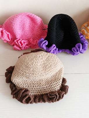 Chapeau froufrou en crochet image 6