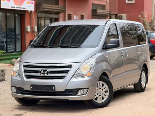 HYUNDAI STAREX 🔘 Année :   2017 image 4