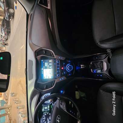Hyundai santa fe limutide 2017 4 cilindre 2.0 full option image 3