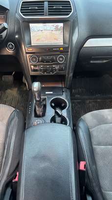 FORD EXPOLORER venant image 12