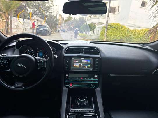 2018 Jaguar f pace image 4