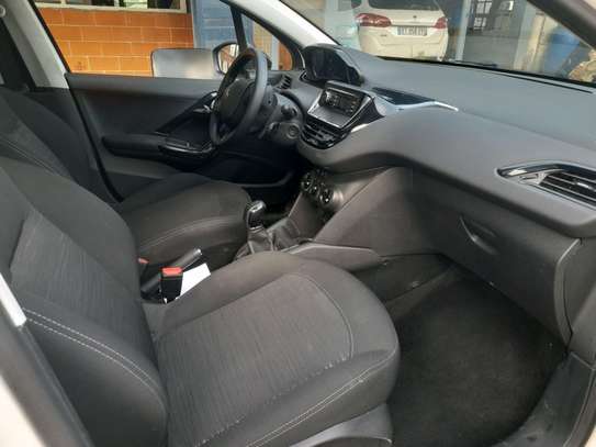 Peugeot 208 image 4