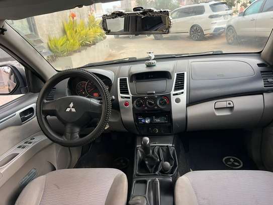 Mitsubishi pajero image 5