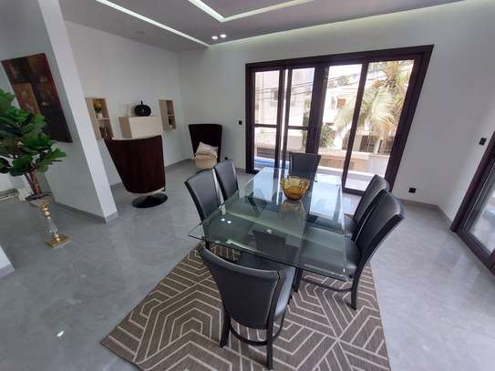 À vendre à Mermoz – Superbe F4 d’angle de 230 m² image 2
