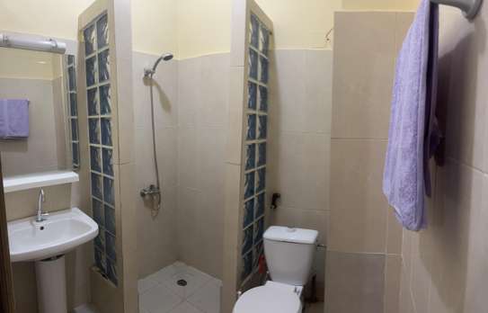 chambre meublée climatisée à louer par nuitées image 2