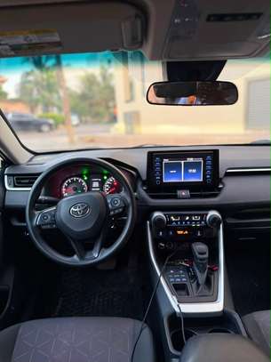 TOYOTA RAV4 LE  Année : 2019 image 9