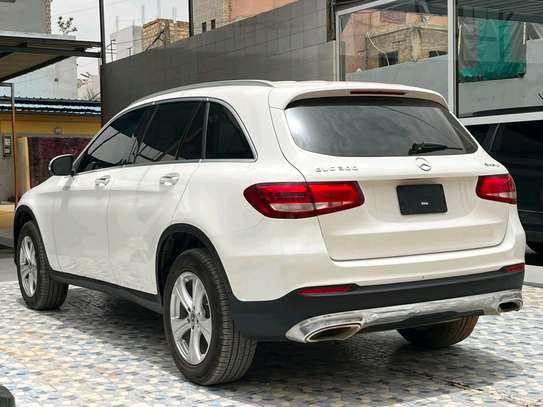Mercedes-Benz image 3