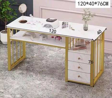 Table  GM en bois marbré pied en fer avec tiroir image 3