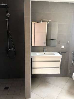 Immeuble moderne R+4 à vendre à Ngor image 11