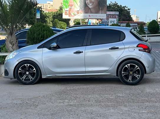 Peugeot 208 ANNEE: 2016 image 10