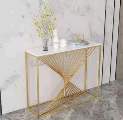 Console design métal jaune doré avec miroir blanc image 4