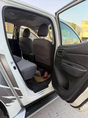 Mitsubishi l200 image 6