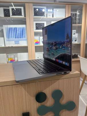 MacBook Pro 2023 14 Pouces - M3 | 8GB RAM | 512 image 5