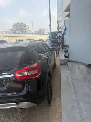 Mercedes benz gla 250 année 2017 image 4