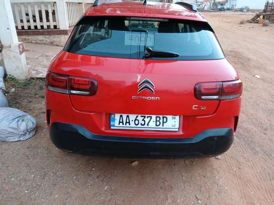 Citroën C4 SUV compact rouge 5 portes image 2
