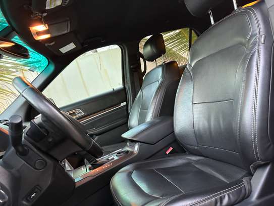 Location Ford Explorer Limited image 8