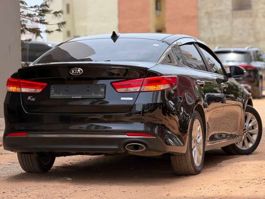 Kia K5 image 2