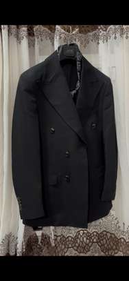 Veste noire double boutonnage coupe ajustée image 2