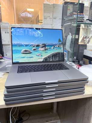 Macbook pro 16" M1 Pro 1To & 512Gb Ram 32Gb & 16Gb image 3