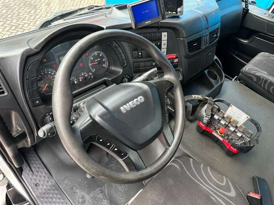 CAMION PORTEUR GRUE IVECO TRAKKER image 8