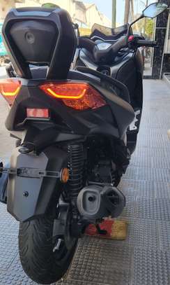 A vendre Yamaha Xmax 125cm3 image 10