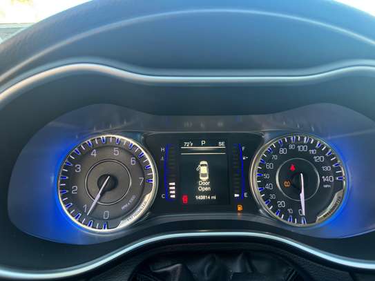 CHRYSLER C200 2016 image 10