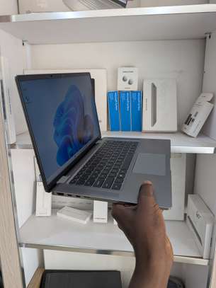 Dell Latitude 9510 ) i5 10e generation ) 16 ram ) 256 SSD image 4