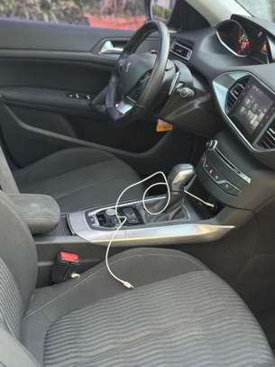 Peugeot 308 2017 image 9