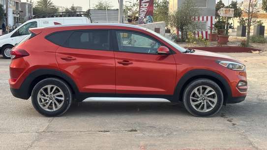 HYUNDAI TUCSON full image 4