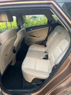 Hyundia Tucson image 7