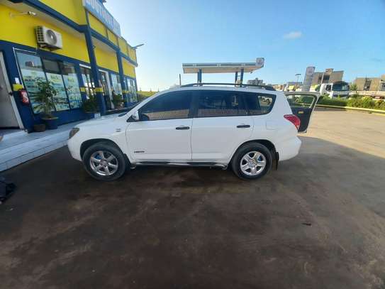 Rav 4 2010 image 2