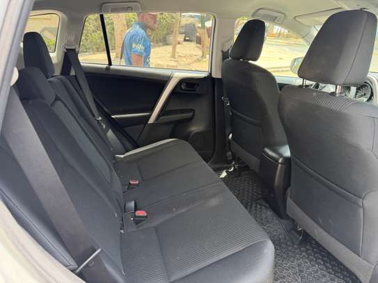 Toyota RAV4 2017 image 9