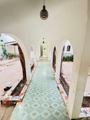 Villa a démolir sur une surface de 688m2 aux Almadies image 7