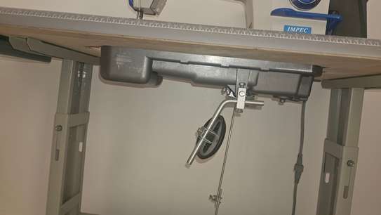 MACHINE À COUDRE IMPEC À VENDRE image 7