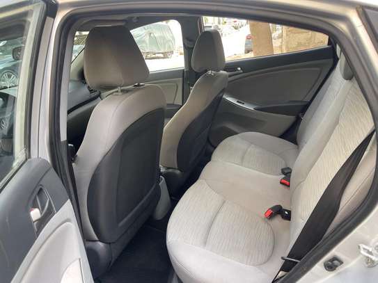Hyundai Accent Se image 6