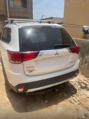 Mitsubishi outlander 2016 image 3