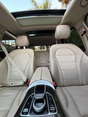 Mercedes GLC 300 année 2018 image 9