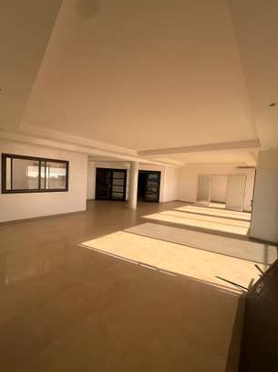 APPARTEMENT HAUT STANDING À VENDRE/À LOUER AUX ALMADIES image 3