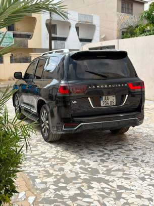 Toyota land cruiser V8 image 2