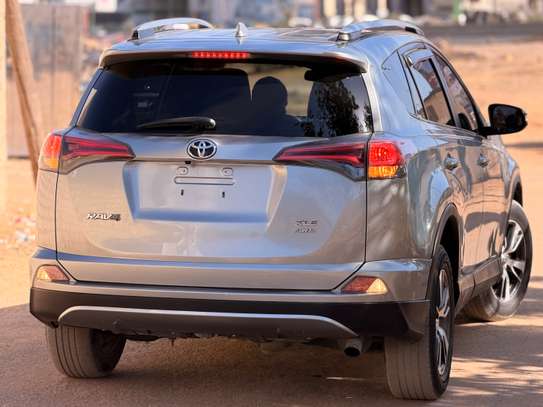 TOYOTA RAV4 XLE AWD 2018 image 4