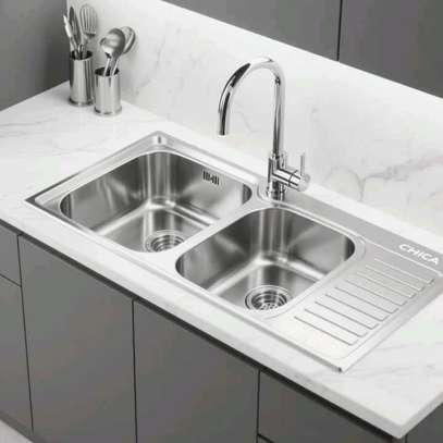 Chaises anglais et lavabo image 3