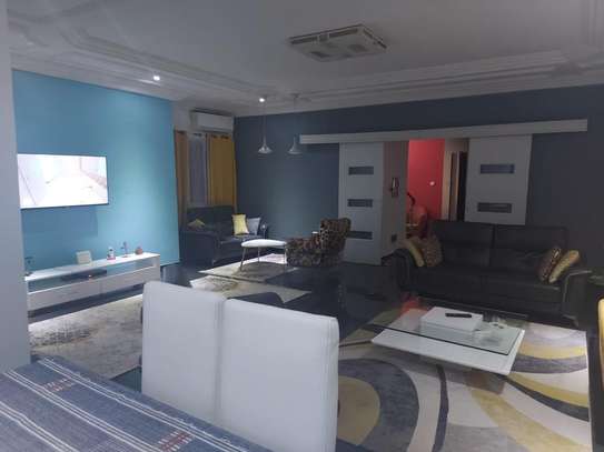 Villa R+1 à louer avec les meubles coté Ecole Mariama Niasse image 5