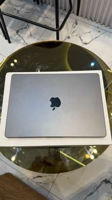 Macbook Pro M5 1Tera image 6