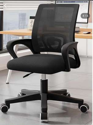 Chaise de bureau noire ergonomique réglable avec roulettes image 3