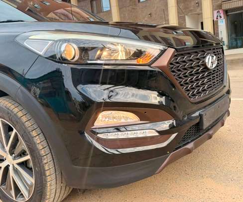 HYUNDAI TUCSON image 2