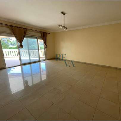 APPARTEMENT F4 À VENDRE À FANN MERMOZ image 3