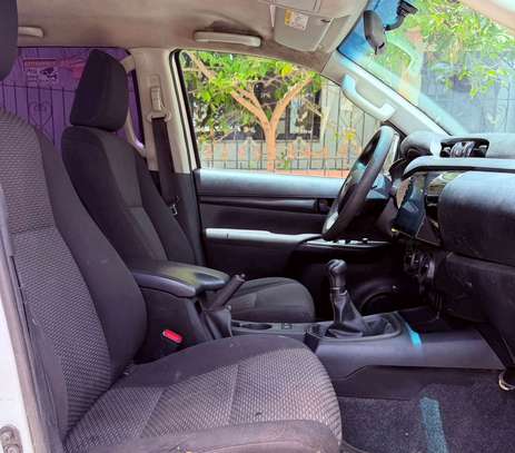 Toyota hilux 2017 manuel diesel image 10