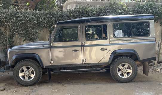 Land Rover Defender 110 Station Wagon 2010 image 4
