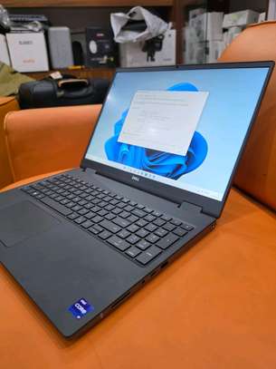 Dell precision 7670 image 4