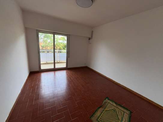 Appartement F3 salon à louer au plateau image 10